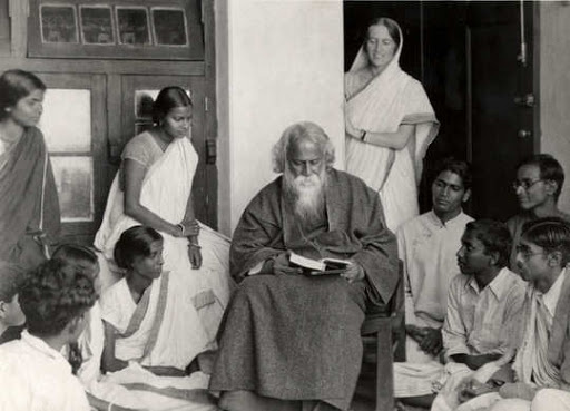 Rabindranath_Tagore_reading_to_others_-25282-2529.jpg - LEKH Rabindranath Tagore