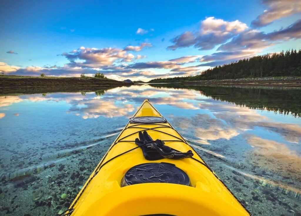 1 country where the sun never sets, travel enthusiasts never miss | midnight kayak trip